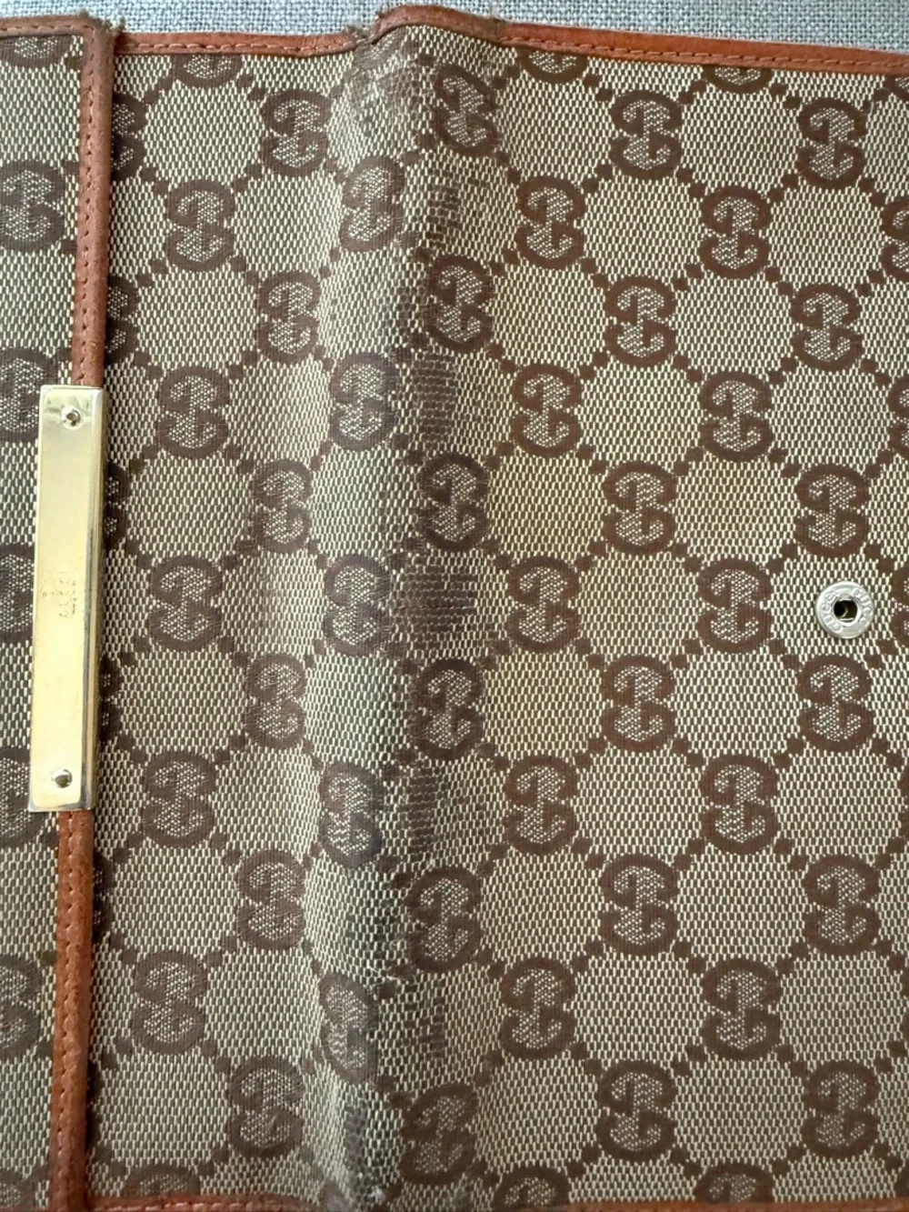 Vintage Gucci Brown & Tan GG Canvas Wallet with Leather Trim & Gold Accents! - Picture 8 of 10